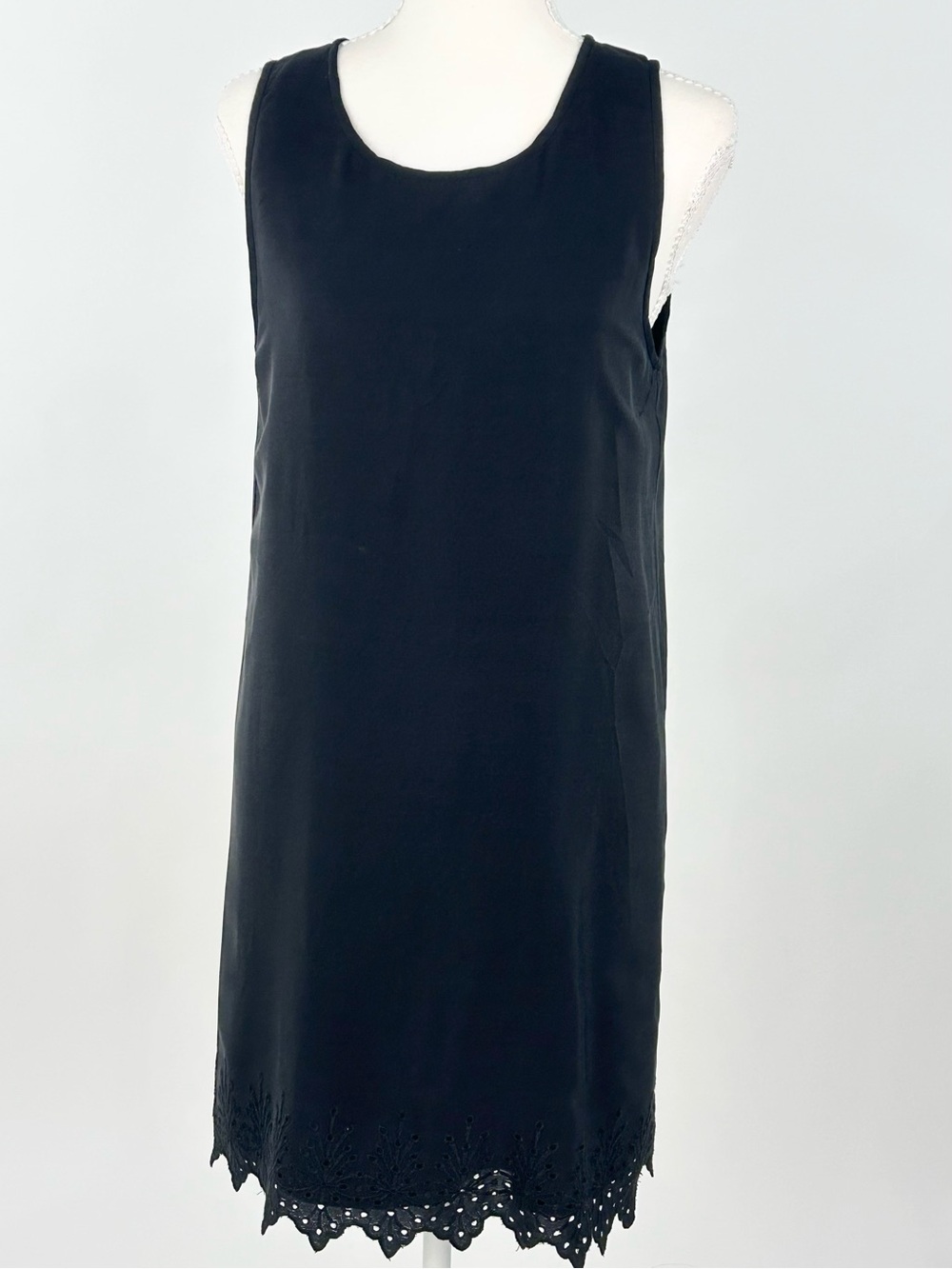 Joie Black 100% Silk Shift Dress Small Embroidered Eyelet Scalloped Hem